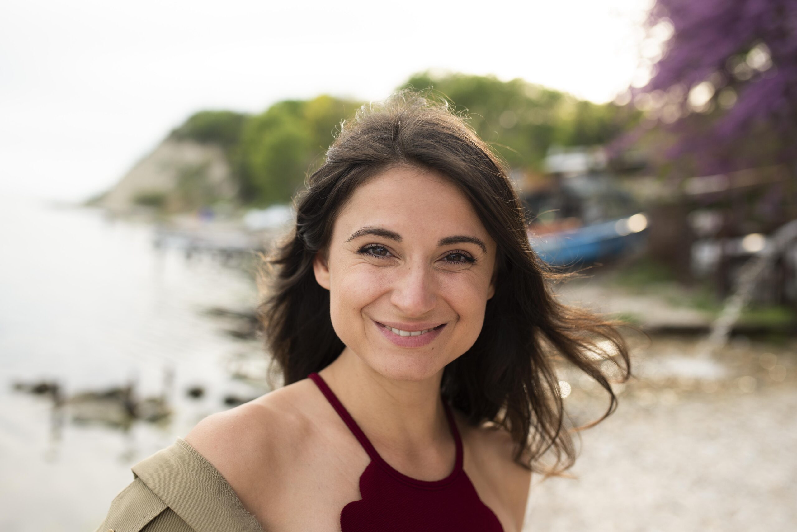 close-up-smiley-woman-outdoors